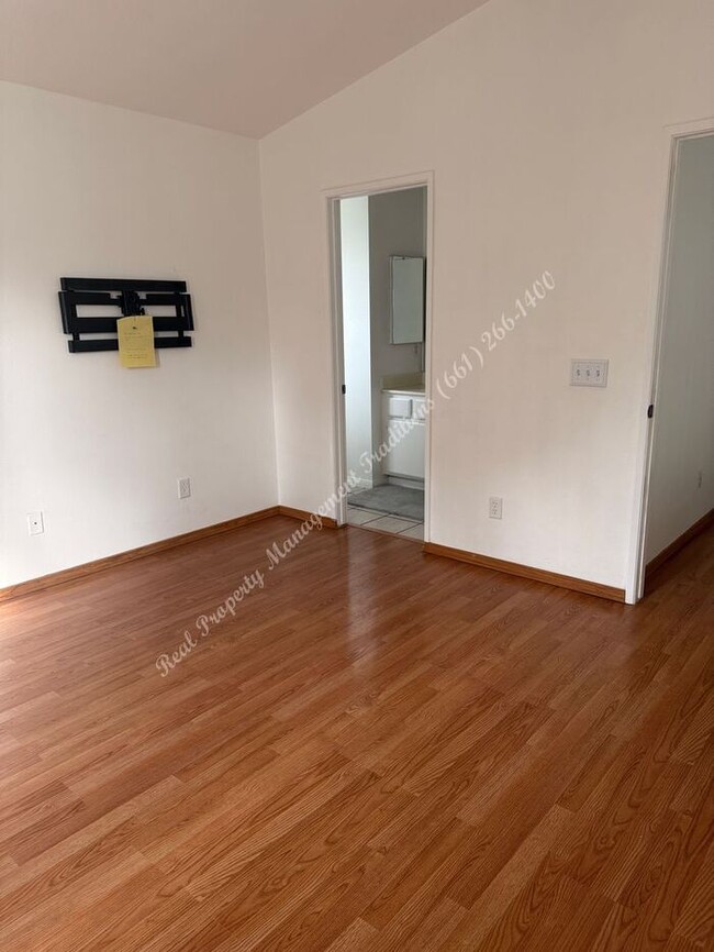 Building Photo - *** Please call us @ 661-266-1400 for information on availability, showings and applications proc...