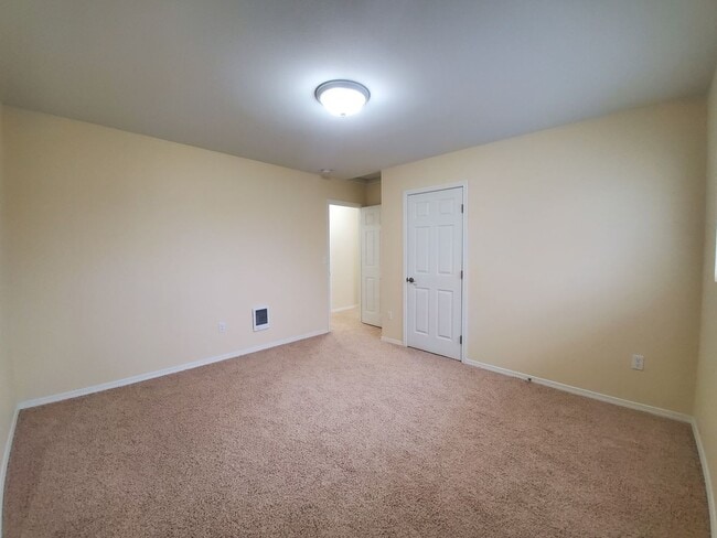 Building Photo - 200cu