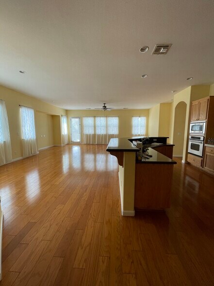 Building Photo - 7300 Elvora Way