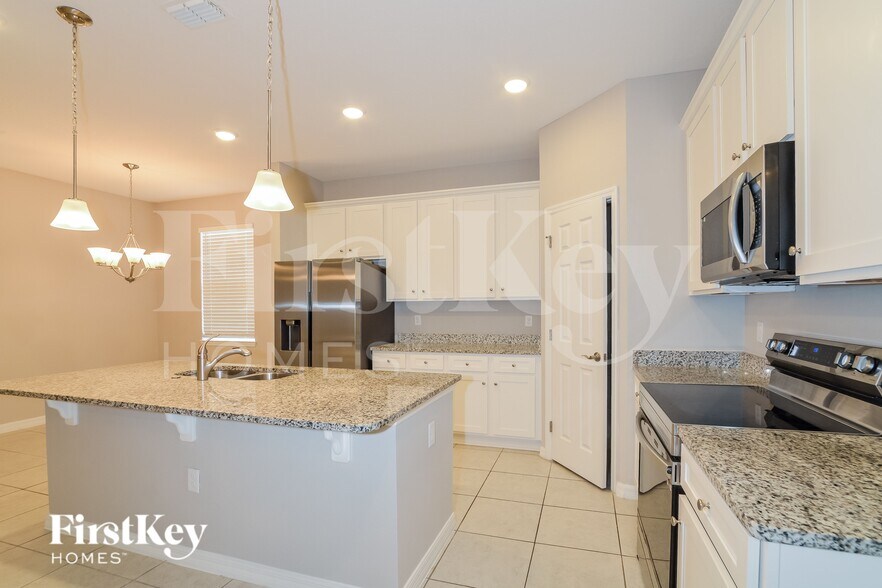 Building Photo - 1250 Ponca Rd