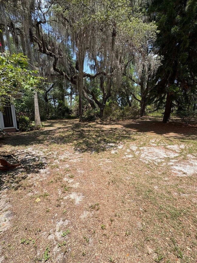 Building Photo - 2227 Country Club Rd