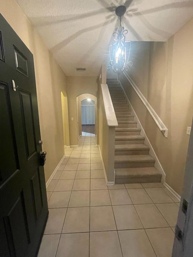 Building Photo - MOVE IN SPECIAL!!!   3 BEDROOM 2 BATHS JAC...