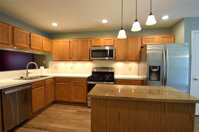 Building Photo - 18010 Golden Ridge Dr