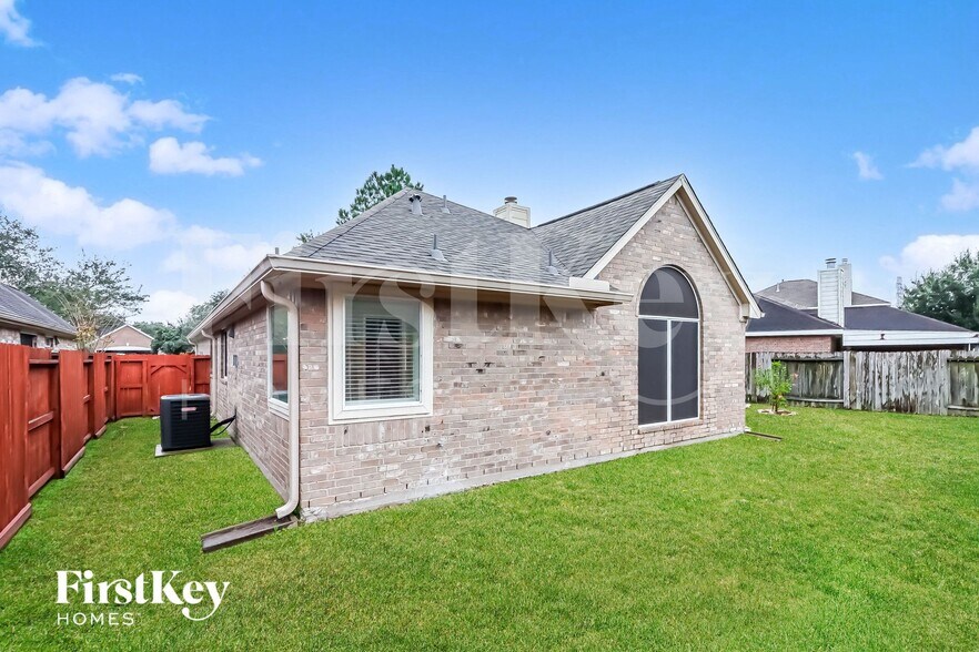 Building Photo - 11026 Seminole Spring Ln