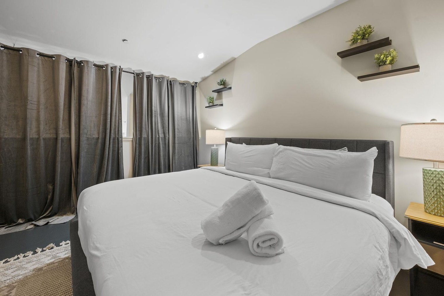 Building Photo - 160 E Berkeley St