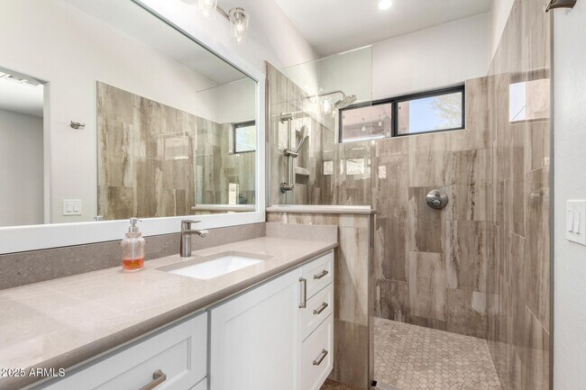 Building Photo - 7039 S Golfside Ln