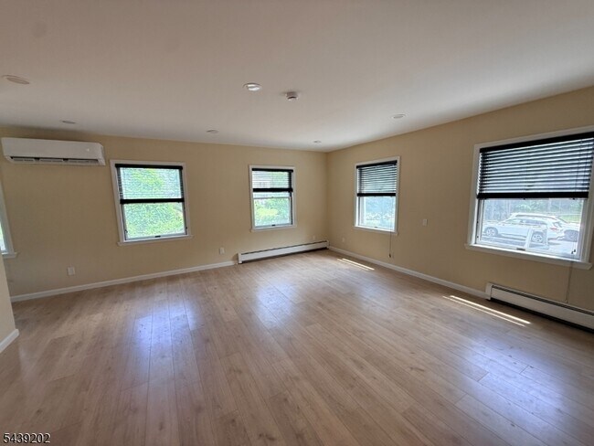 Building Photo - 48 Ringwood Ave