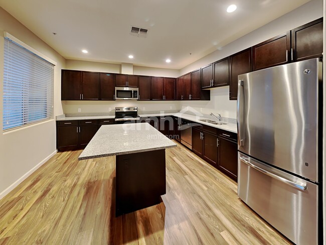 Building Photo - 20701 W Stone Hill Road