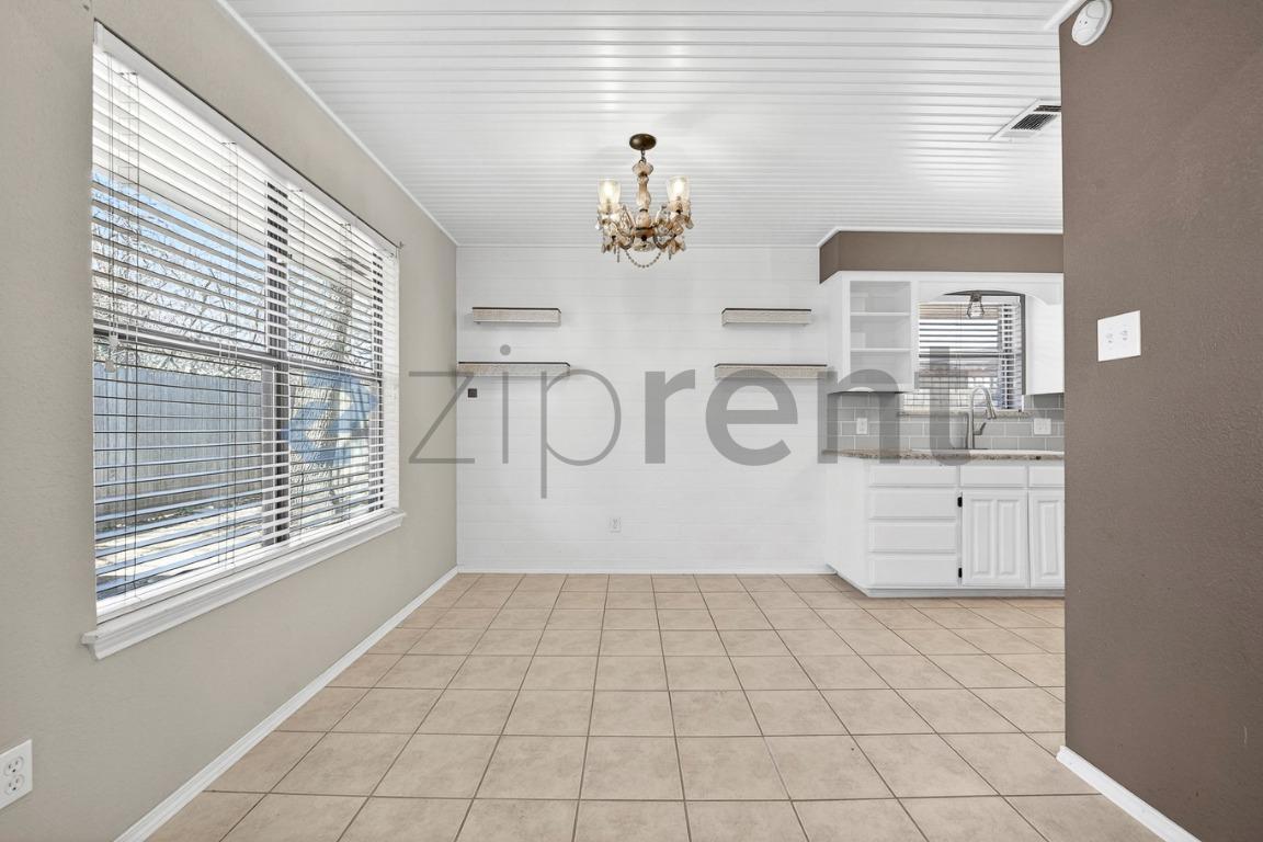 Building Photo - 6100 Paradise Dr