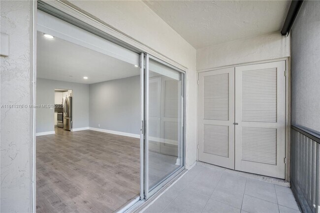 Building Photo - 13707 Kendale Lakes Cir