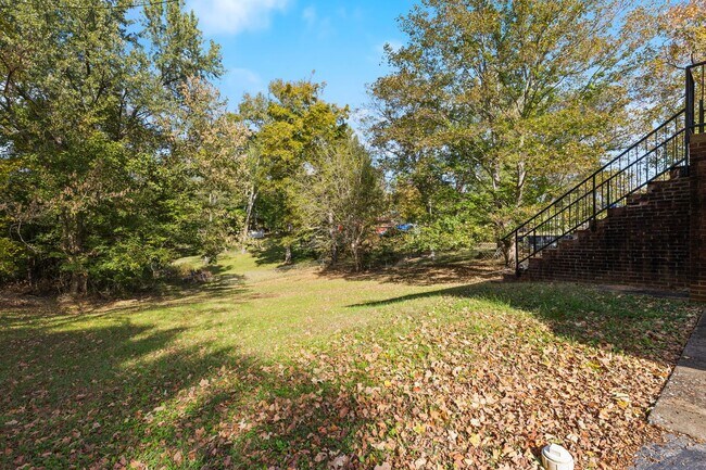 Building Photo - 521 Hawkins Rd