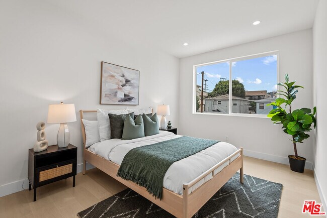 Building Photo - 3626 E 1st St