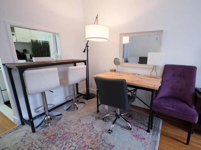 Building Photo - 1422 2nd Ave