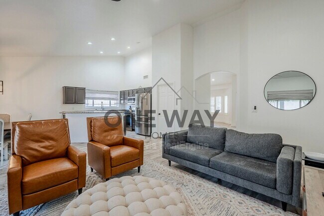 Building Photo - 760 N Swan Dr