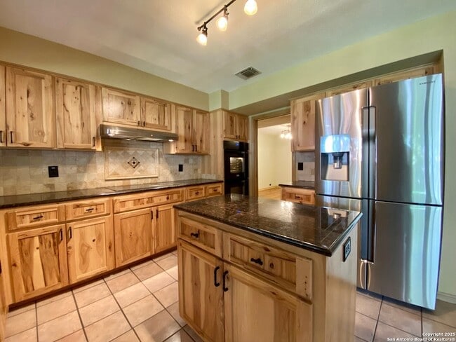 Building Photo - 8911 Shady Leaf