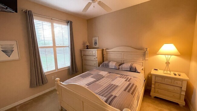 Building Photo - Furnished Annual Rental
