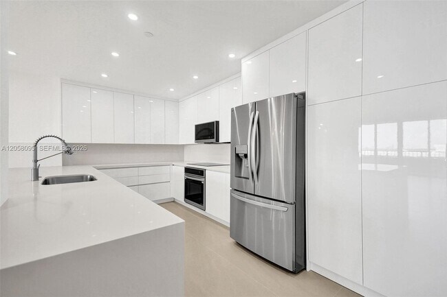 Building Photo - 251 Crandon Blvd