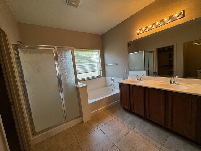 Building Photo - 1647 S 170th Ave