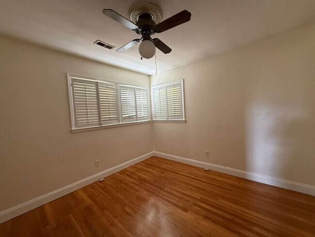 Building Photo - 401 Orchard Dr