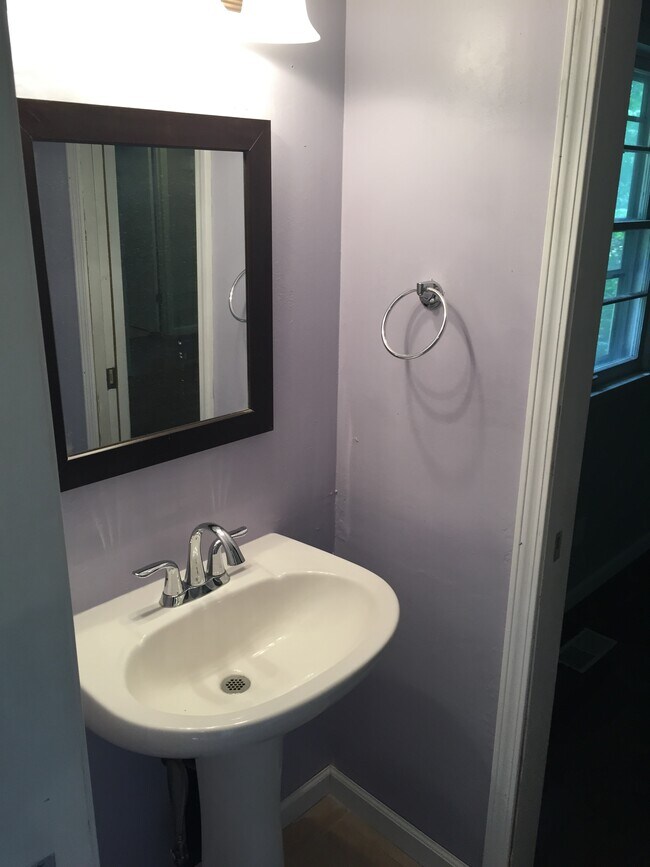 Building Photo - 2540 Cedarwood Ave