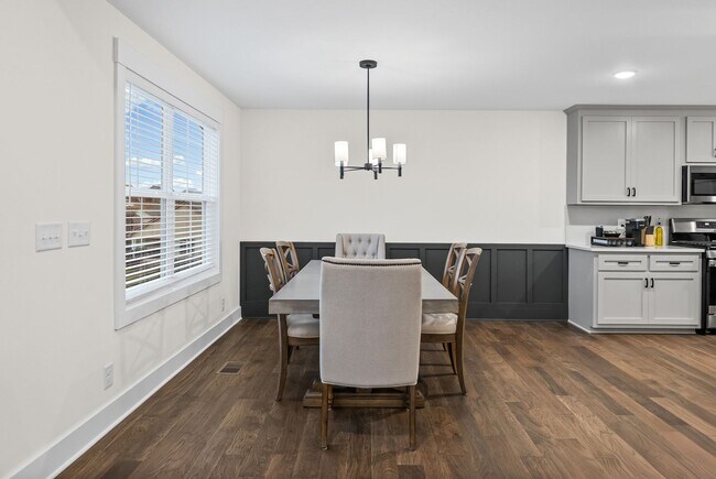 Building Photo - Spacious 3 Bedroom 2 Full Bath Home For Rent Near Dunbar Cave Road!