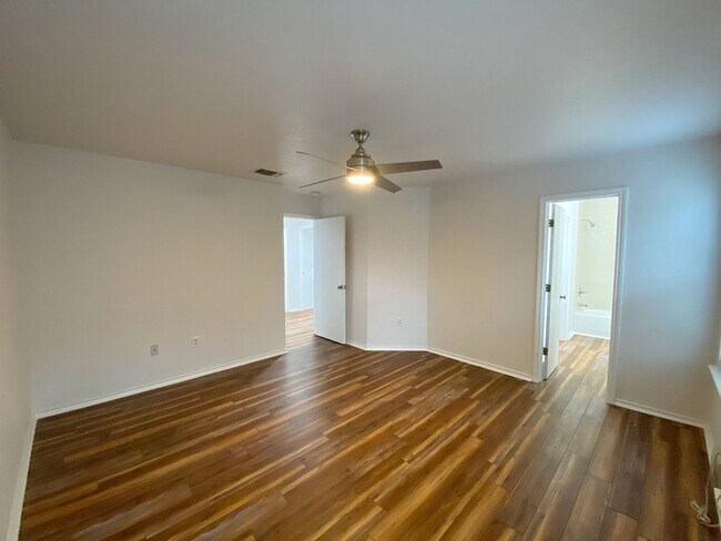 Building Photo - Washer/Dryer Included – Move-In Ready Home in Hills of Shaenfield!