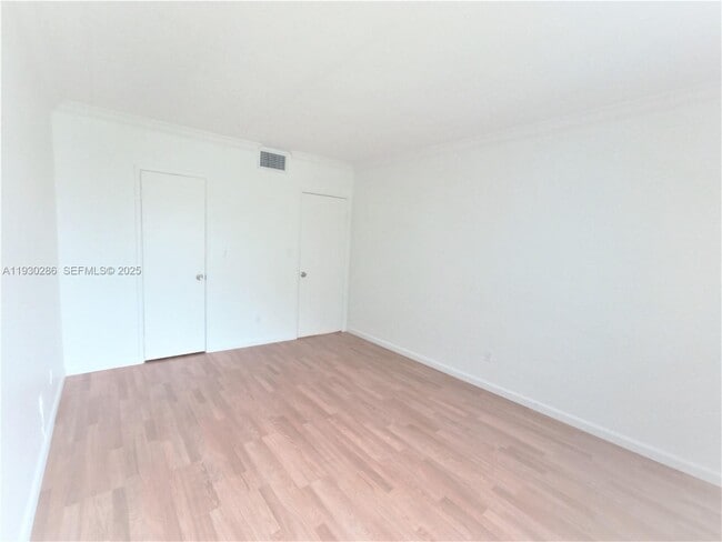 Building Photo - 450 Golden Isles Dr