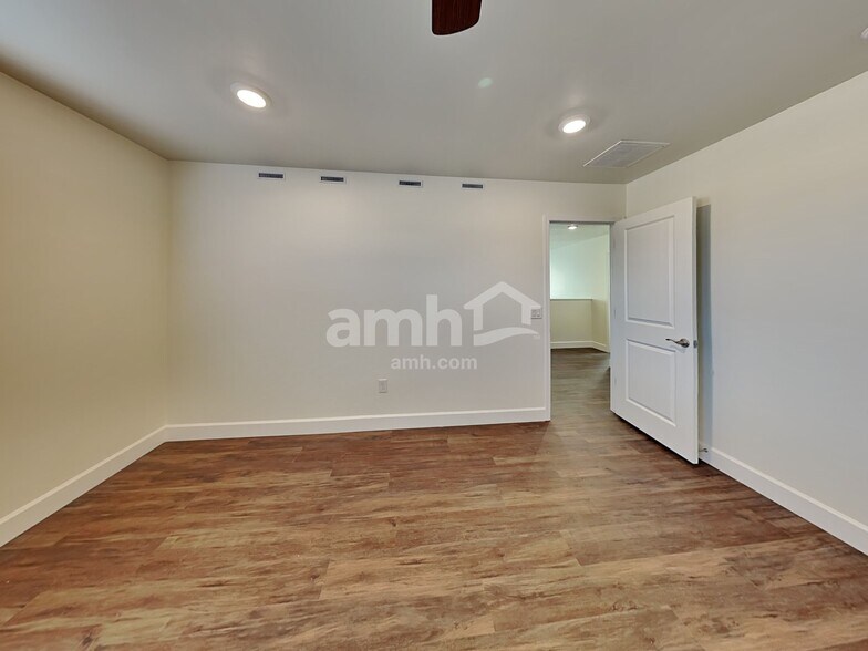 Building Photo - 7495 S Via Bombachas