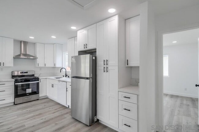 Building Photo - 6325 Newsome Dr