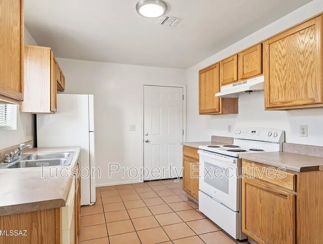 Building Photo - 1107 W Sonora St