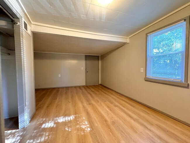 Building Photo - 2608 E Archer St