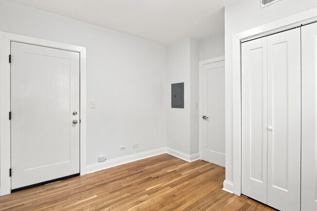 Building Photo - 3729 N Elston Ave