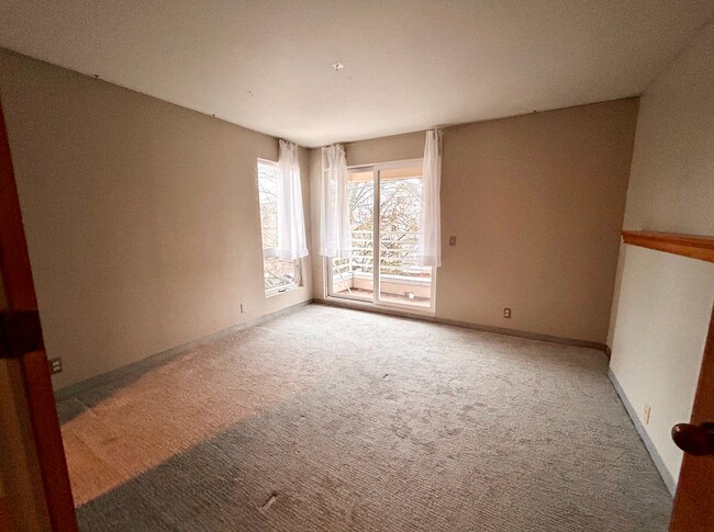 Building Photo - Capitol Hill Condo