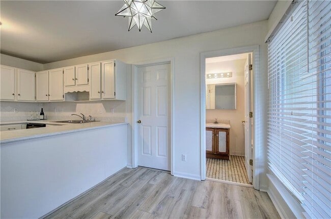 Building Photo - 1252 Minhinette Dr