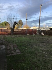 Building Photo - Move In Special 1/2 off 1st month