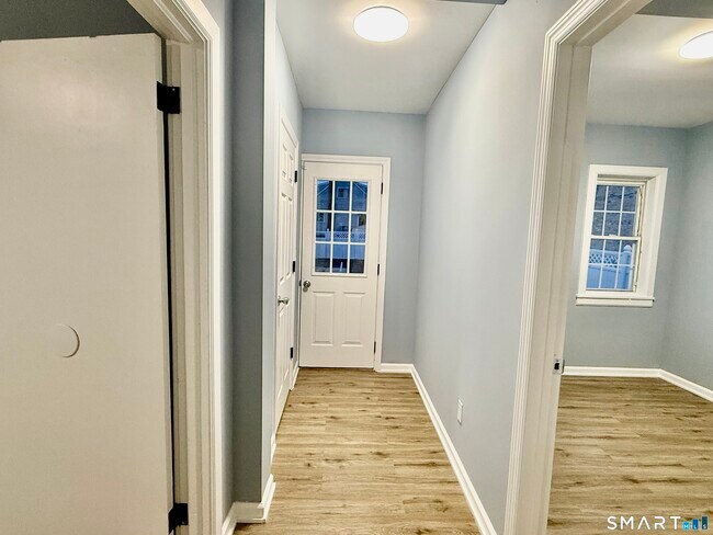 Building Photo - 85 Avery St