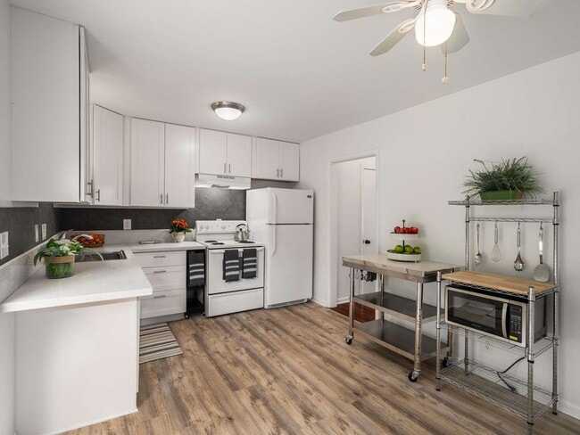 Building Photo - Awesome 2BE/1.5BA duplex in fantastic location in Nashville!