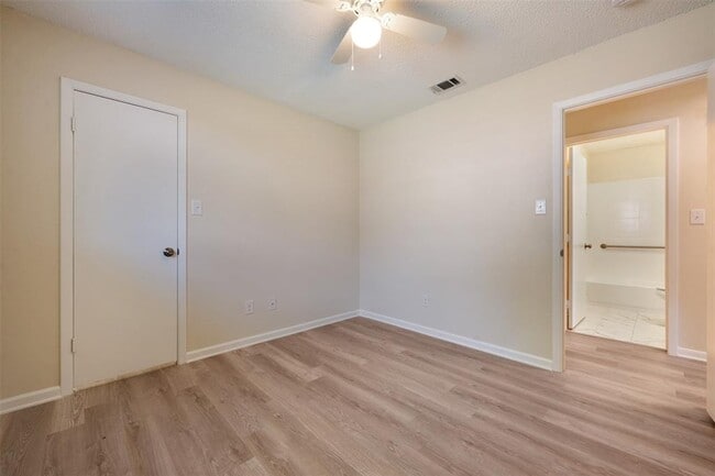 Building Photo - 608 Country Aire Dr