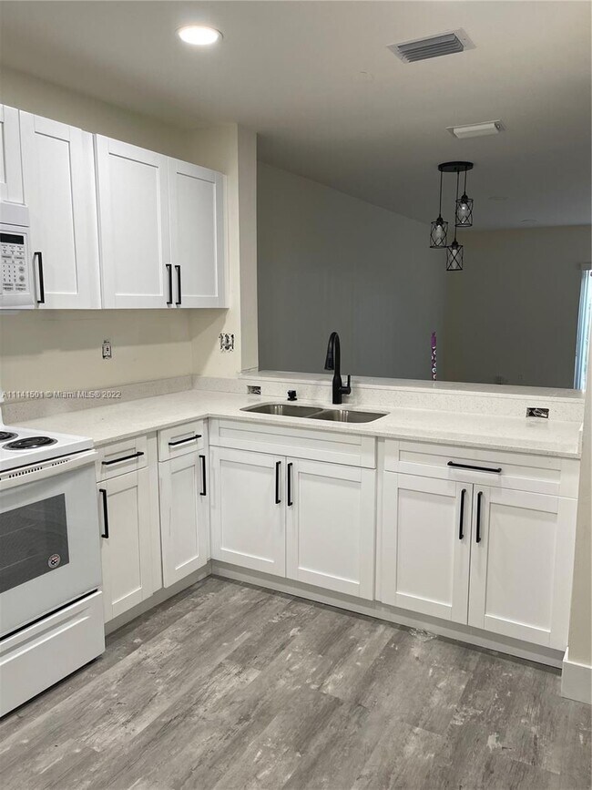 Building Photo - 13905 SW 177th Terrace