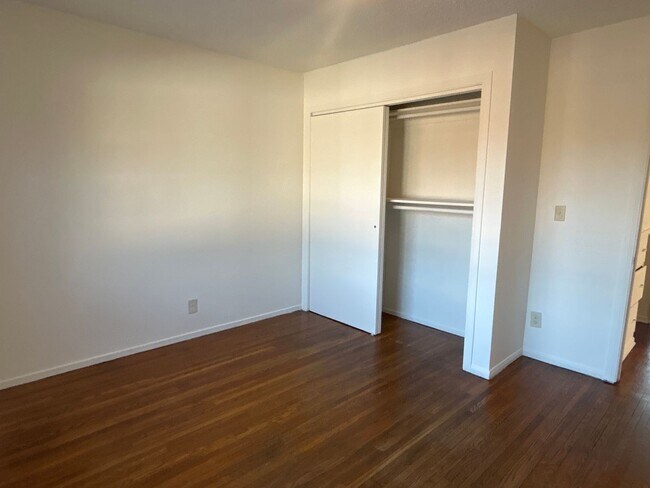 Building Photo - 608 N Orange Ave