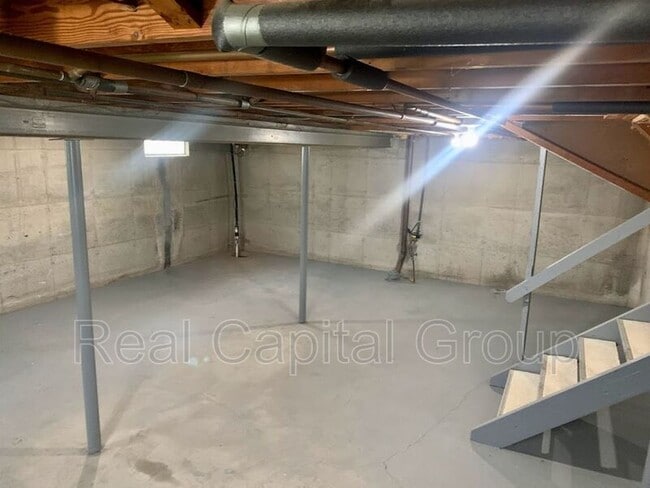 Building Photo - 33 Panama Ln