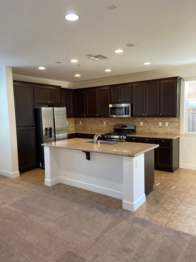 Building Photo - Turnstone Community off Iron Point & Prairie City. 4 Bdrm, 3 Bath - Walk to nature trails, park, ...