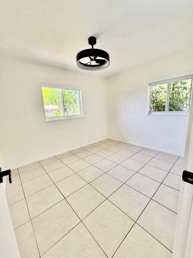 Building Photo - 10 Forest Hills Ln