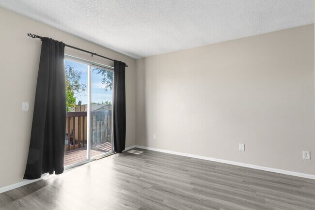 Building Photo - Clean, Bright 3 Bedroom with large yard an...