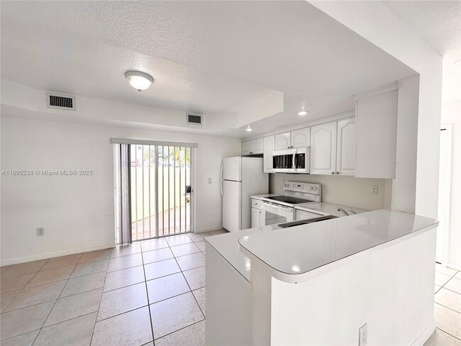 Building Photo - 3002 San Remo Cir