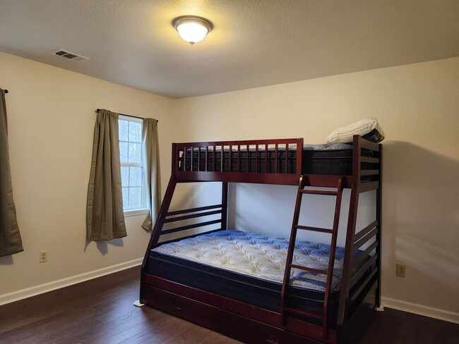 Building Photo - Spacious 3 bedroom 2 bath home in Chickamauga, GA