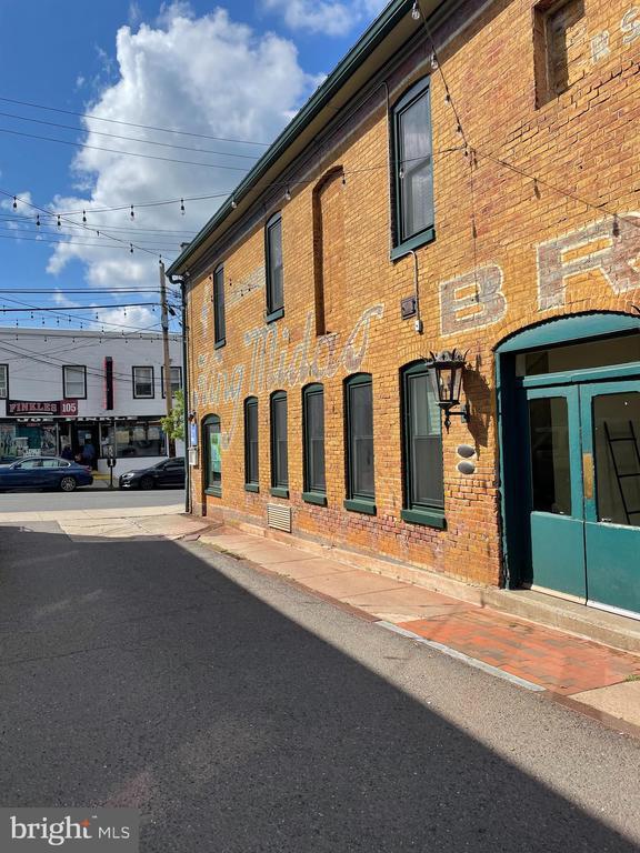 Building Photo - 6 Coryell St