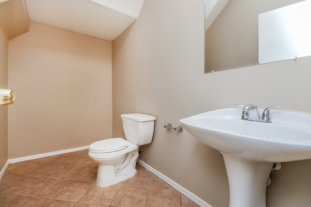 Building Photo - 1575 E Baylor Ln