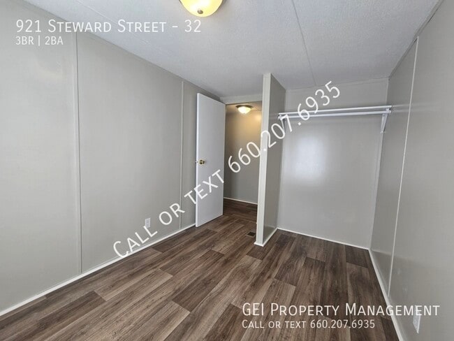 Building Photo - 921 Steward St