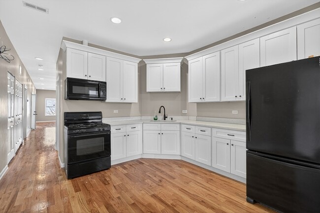 Building Photo - 5709 W Irving Park Rd